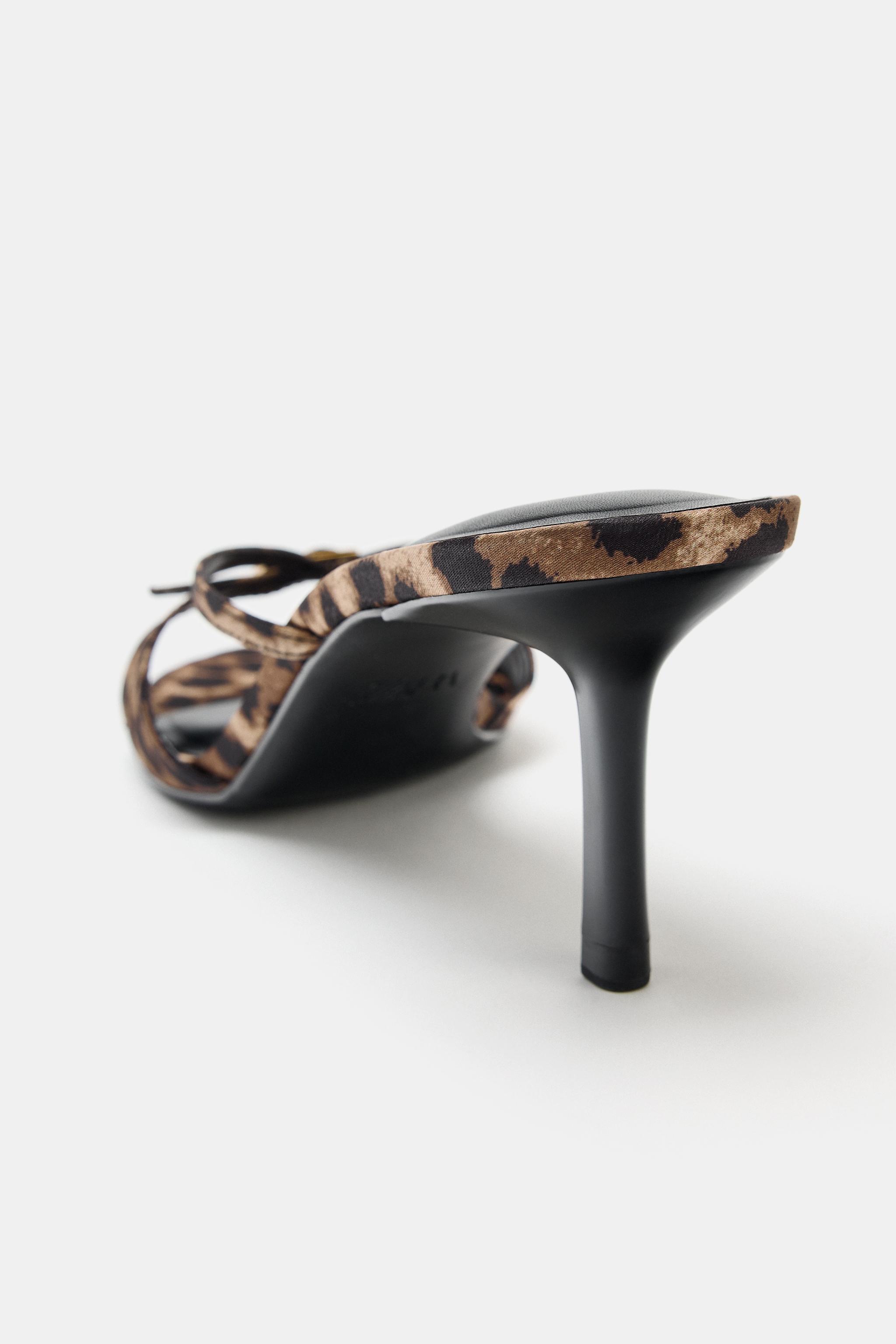 PRINTED HEELED SANDALS